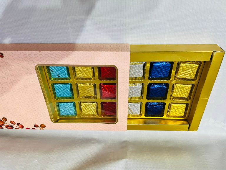 18 Cavity box with Big Chocolates